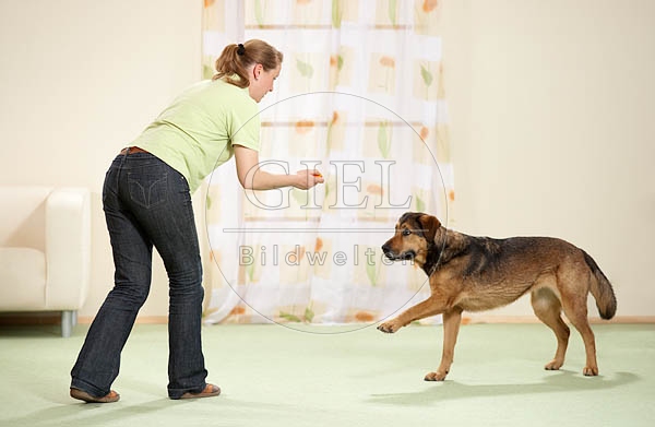040286 Frau und Mischling