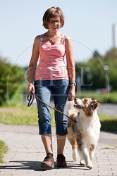 053377 Frau und Australian Shepherd