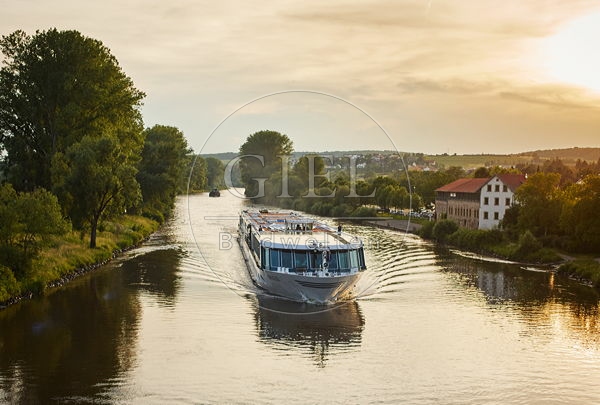 081232 Landschaftsaufnahme, Schiff auf Fluss