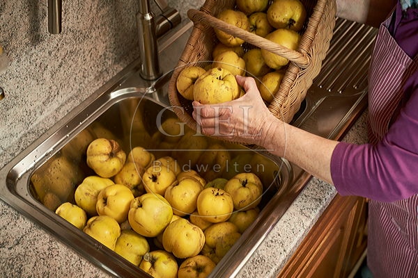 091425 Herstellung von Quittensaft