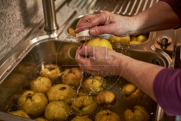 091435 Herstellung von Quittensaft