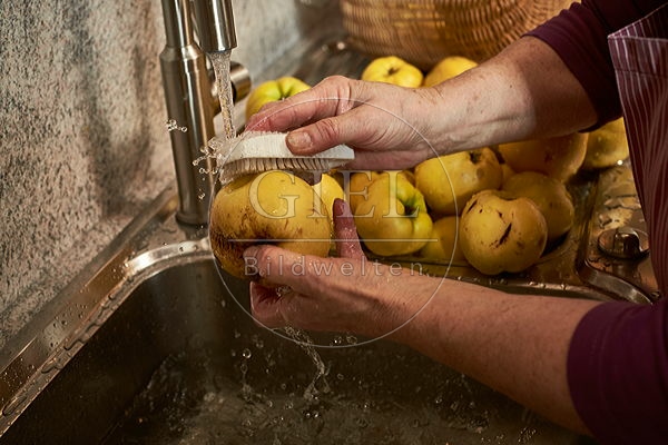091448 Herstellung von Quittensaft