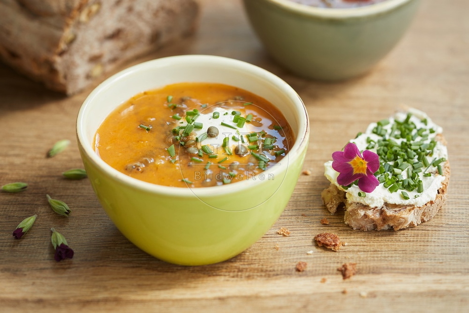 103841 Linsensuppe mit Ziegenfrischkäse