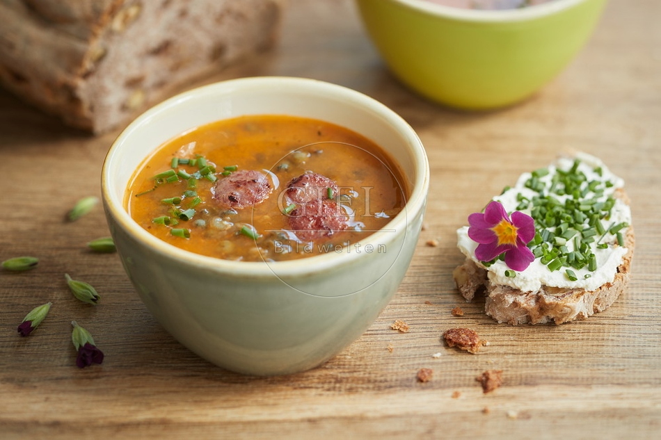 103842 Linsensuppe mit Lammwürstchen