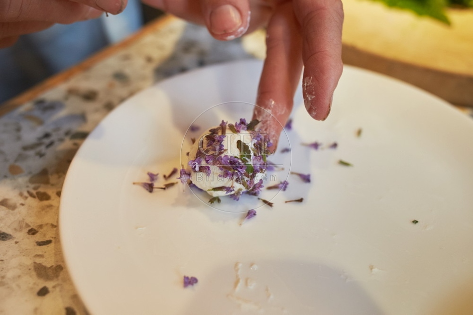 106648 Frischkäsekugel mit Gundemann herstellen