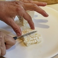 108154 Ofenbirnen zubereiten, Schafskäse schneiden