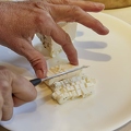 108155 Ofenbirnen zubereiten, Schafskäse schneiden