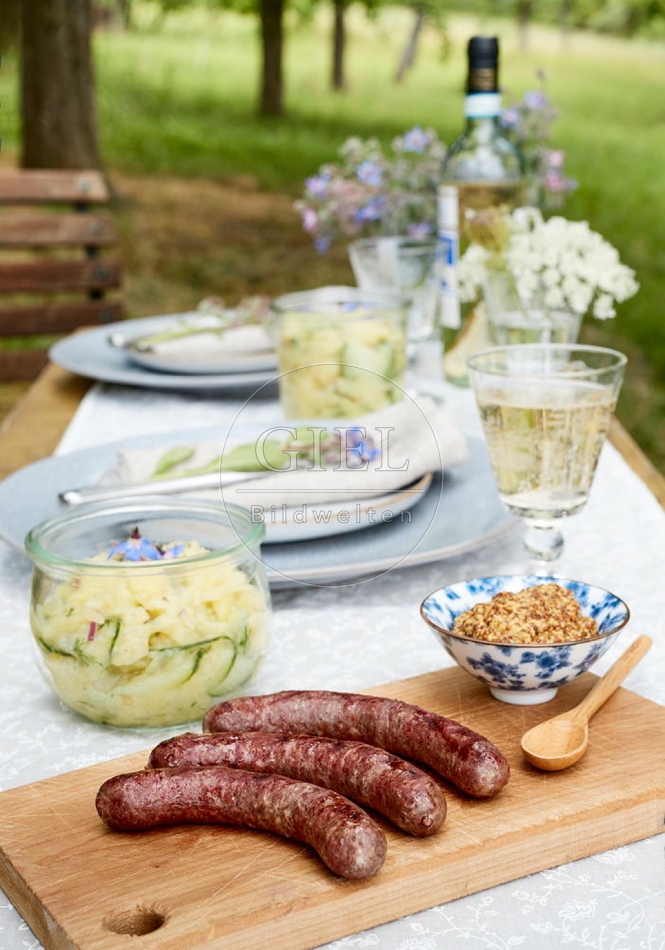Lammbratwürste mit Kartoffelsalat 099020.jpg