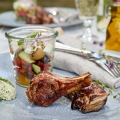 099024 Gegrillte Lammkoteletts mit Sommersalat
