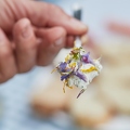 112802 Frischkäse mit Blütenblätter