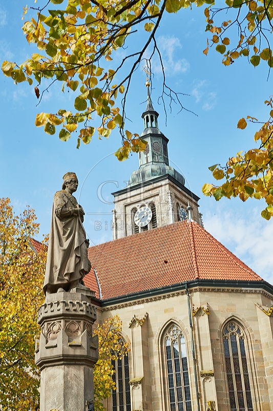 Königsberg, Marktplatz, Regio-Montanus-Brunnen 087882.jpg