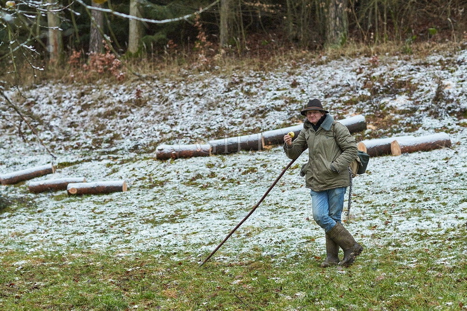 114503 Schäfer im Winter beim Hüten