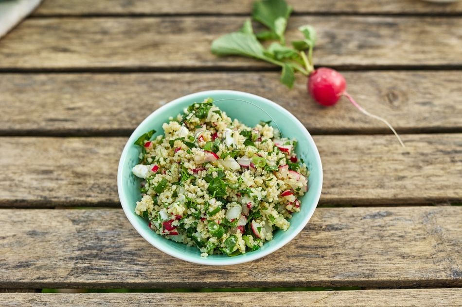 116717 Couscous mit Radieschen