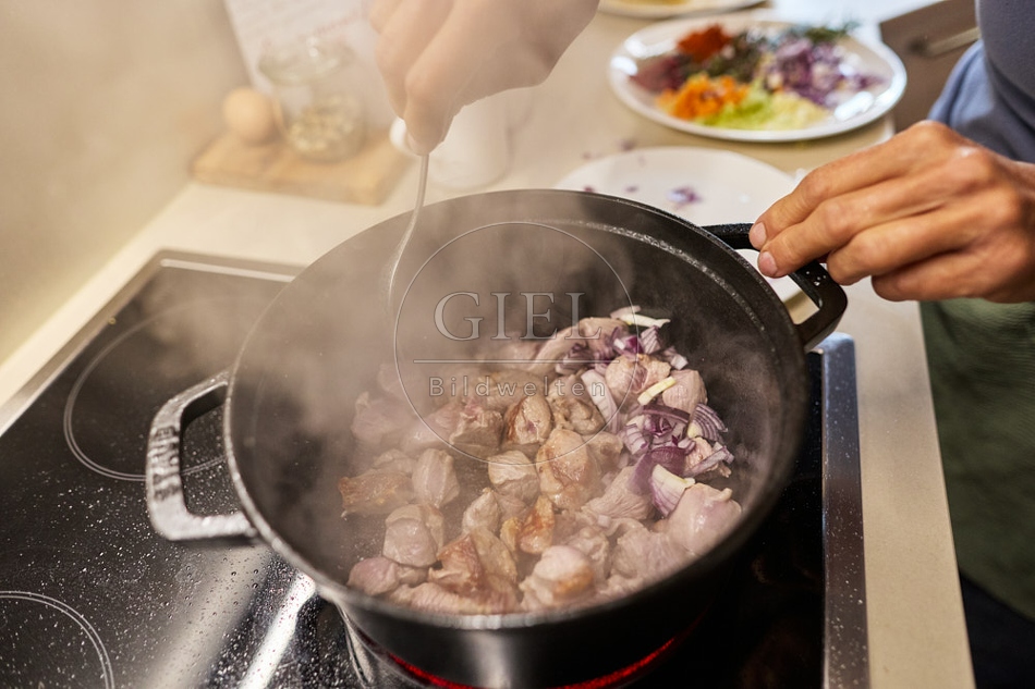 116739 Zubereitung Lammgulasch
