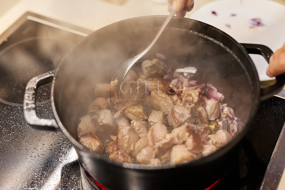 116740 Zubereitung Lammgulasch