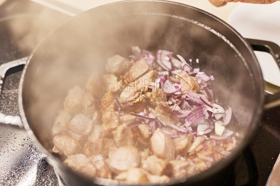 116742 Zubereitung Lammgulasch