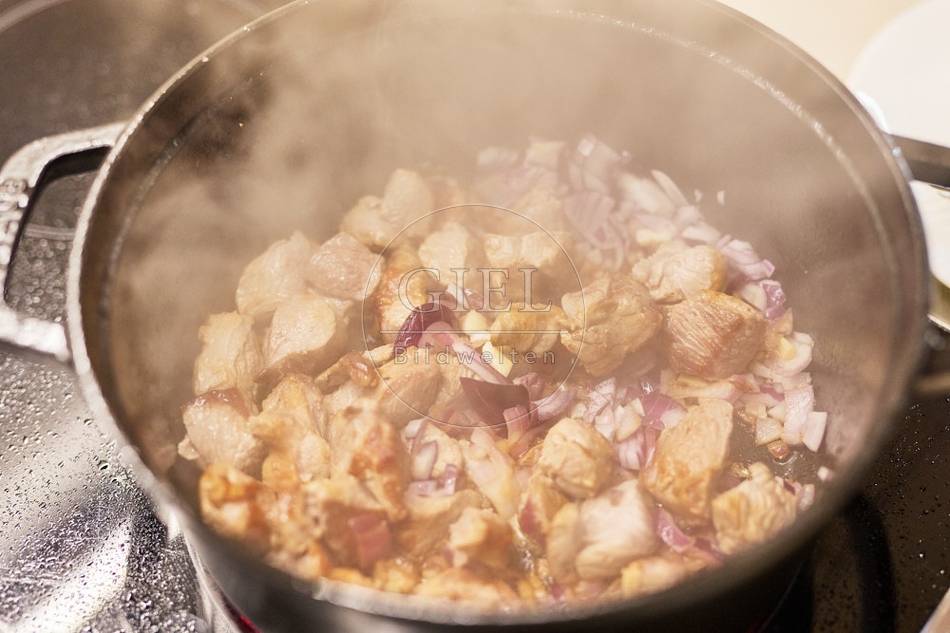 116743 Zubereitung Lammgulasch