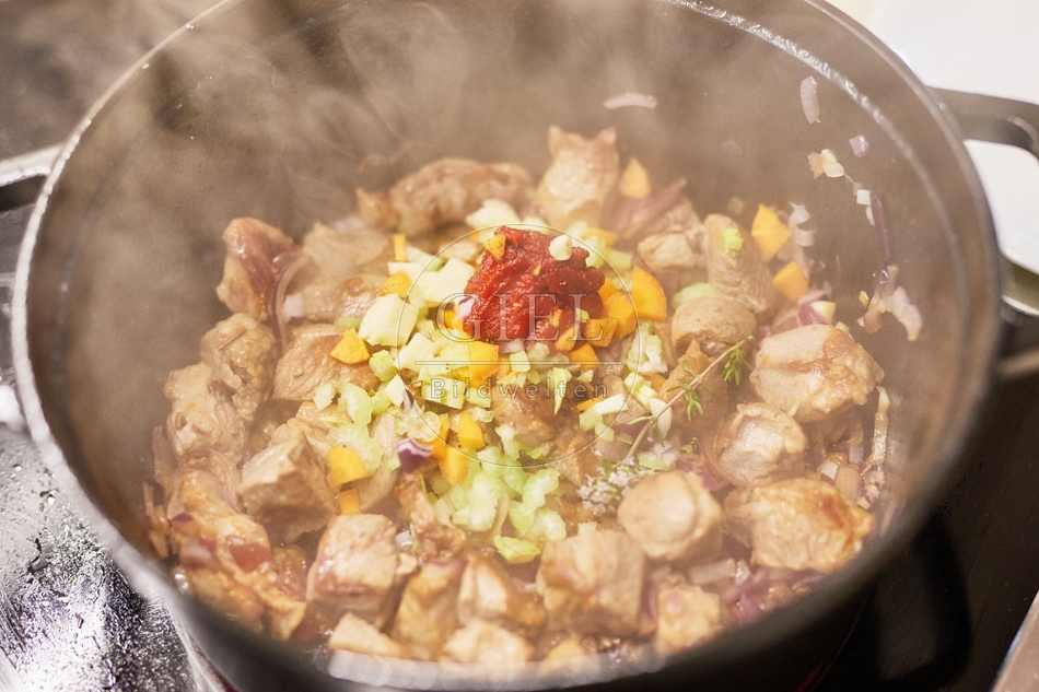 116744 Zubereitung Lammgulasch