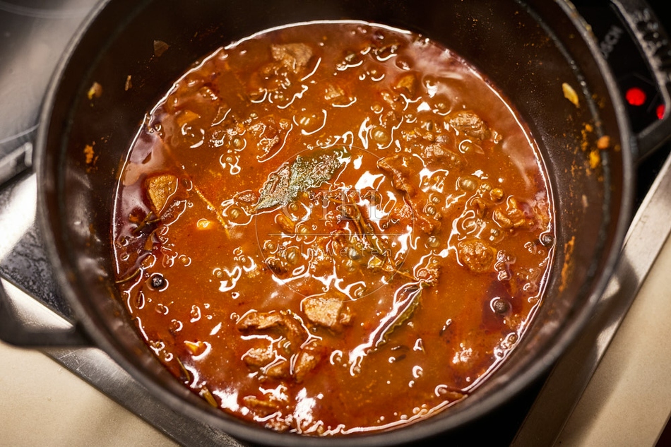 116753 Zubereitung Lammgulasch