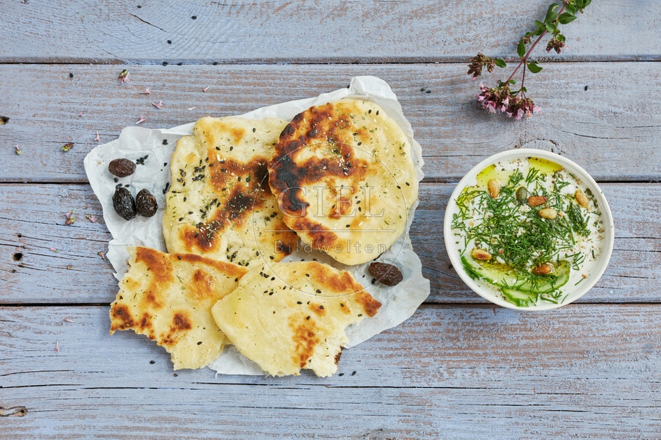 117254 Pfannenbrot mit Zaziki