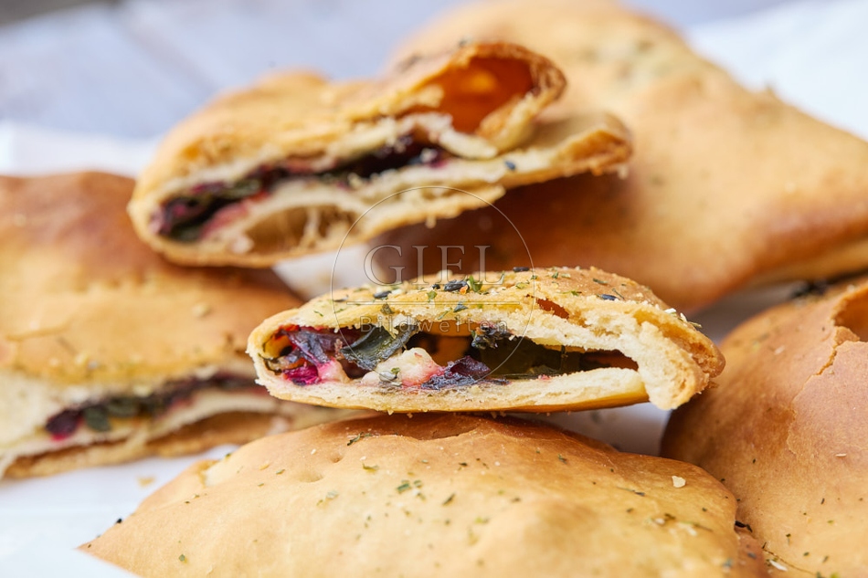 117267 Gözleme, Teigtaschen mit Feta, Mangold oder Spinat gefüllt.