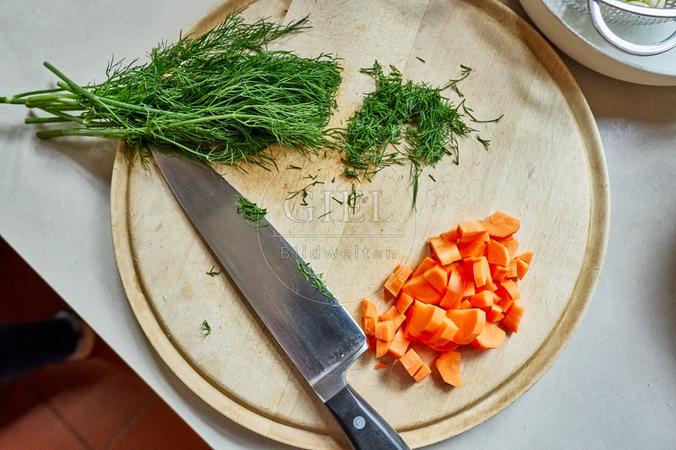 117318 Dill und Karotten, klein geschnitten