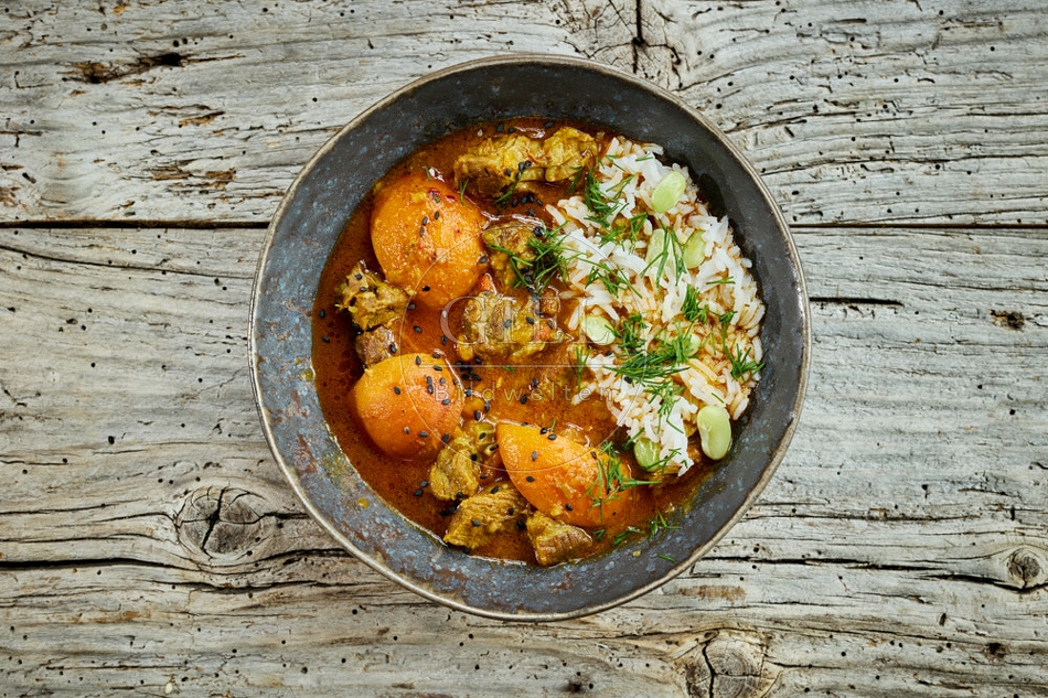 117320 Lammcurry mit Aprikosen und Reis mit Bohnen