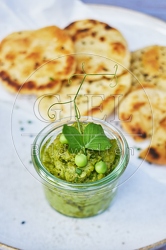 117342 Erbsenhummus und Fladenbrot
