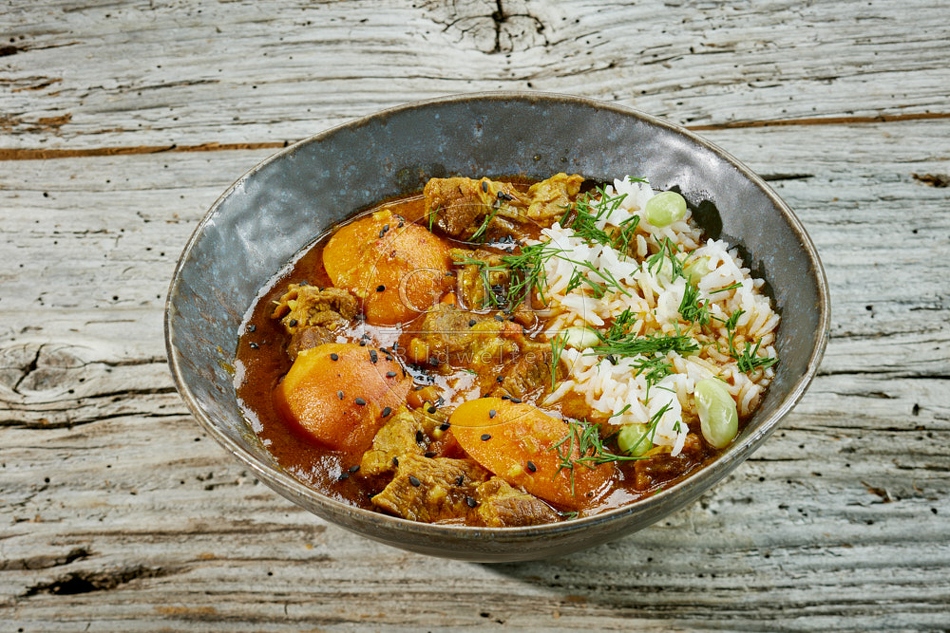 117343 Lammcurry mit Aprikosen und Reis mit Bohnen