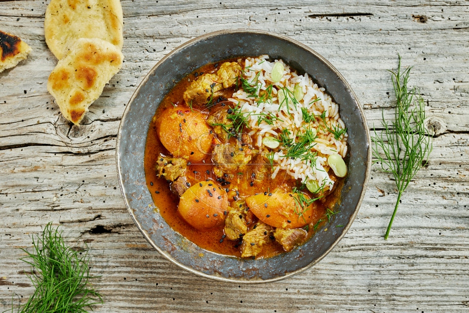 117345 Lammcurry mit Aprikosen und Reis mit Bohnen