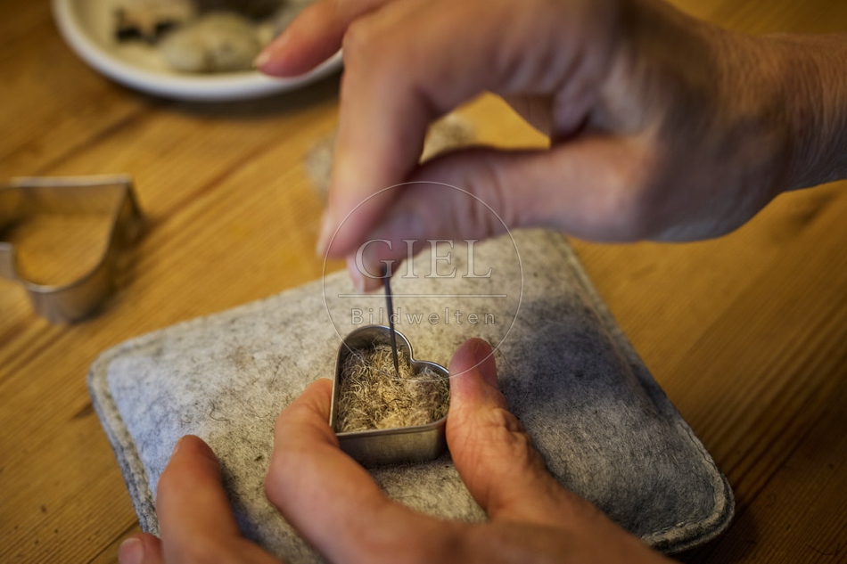 118153 Nadelfilzen mit Wolle vom Herdwick-Schaf - Handwerk mit natürlichen Materialien